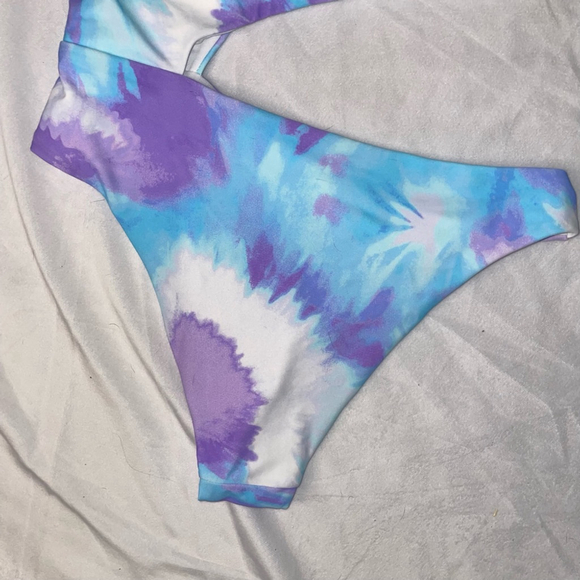 NWOT Women's Pink Lily One Piece Swimsuit Size S Blue Purple & White Tie Dye - Picture 3 of 9